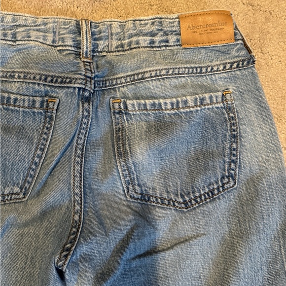 Abercrombie Kids low rise baggy Light Blue Denim Jeans Size 11/12 Long - Picture 2 of 4